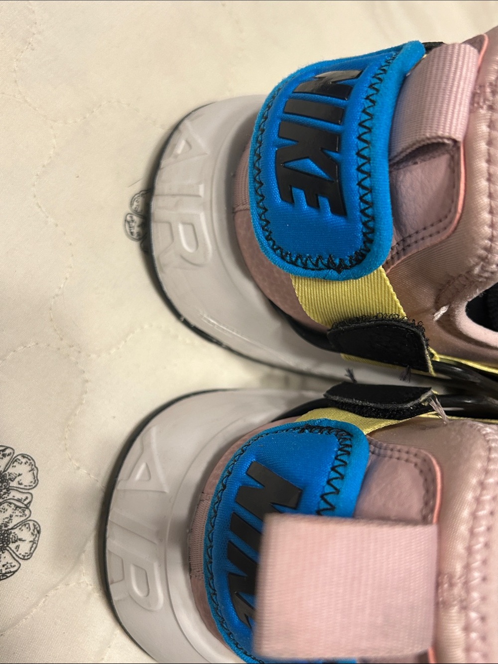 Nike Air Huarache city low plum chalk size 10 GUC - Picture 16 of 16